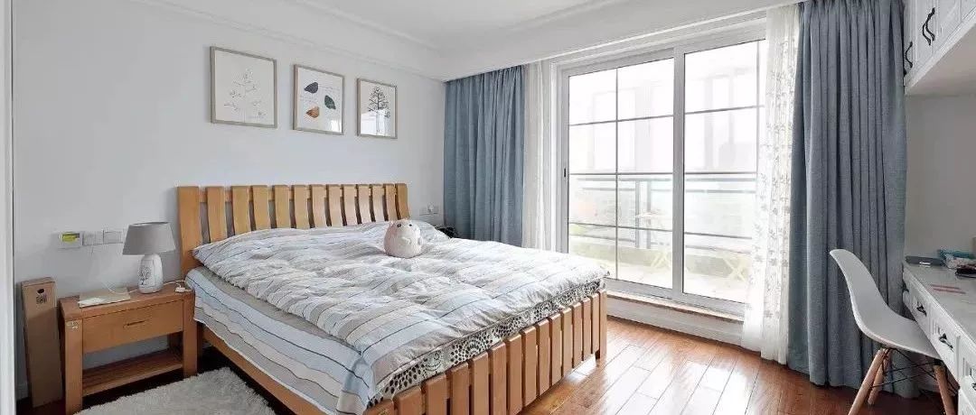 有陽臺的臥室，裝上玻璃推拉門，舒適大方！