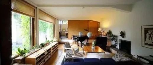 他的北歐風(fēng)住宅從不“性冷淡”，充滿了家的溫馨和煙火氣