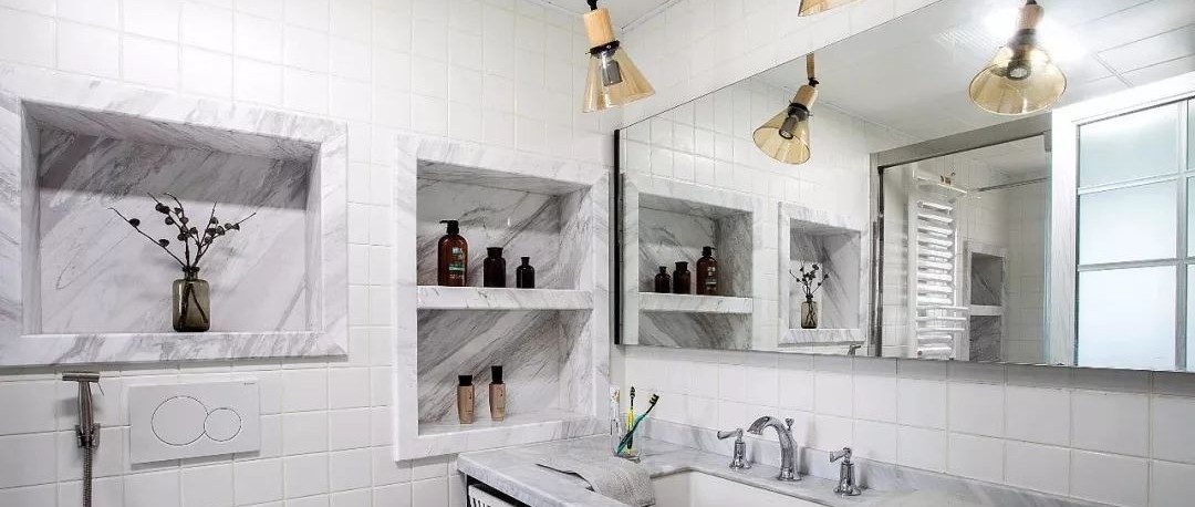 洗手盆旁裝個(gè)壁龕，實(shí)用收納，真是好看！