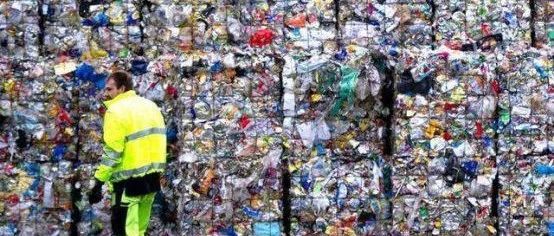 還在為垃圾分類發(fā)愁？這個(gè)國家卻要在全世界進(jìn)口垃圾！